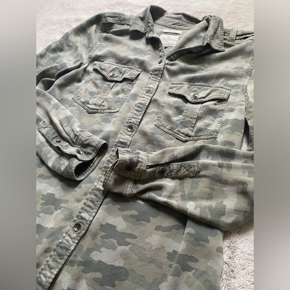 American Eagle Outfitters Tops - American Eagle Boyfriend Fit Camo Shirt